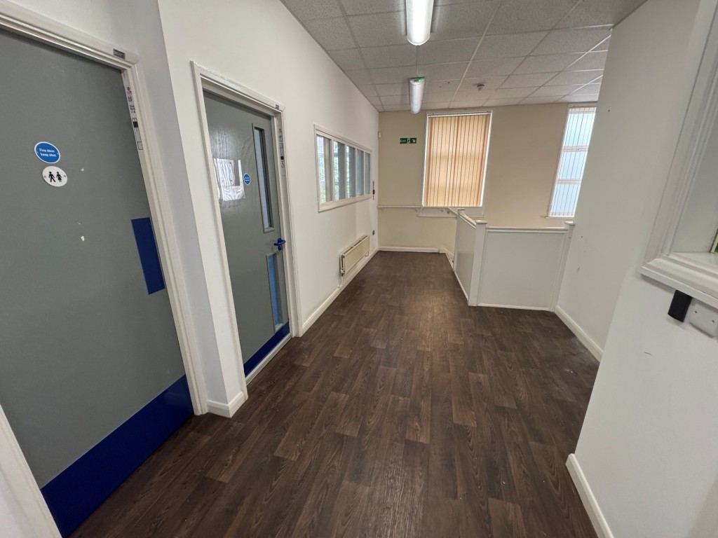 Lot: 92 - FOUR STOREY FREEHOLD BUILDING WITH POTENTIAL - First floor inner hall with stairs to Ground floor open plan area